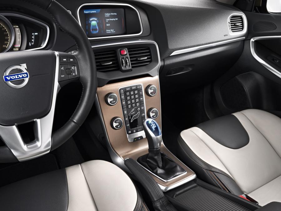  Volvo V40 Cross Country 2012 года  (фото 8 из 29)